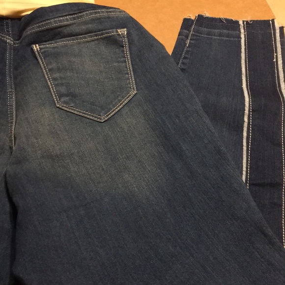 Flutter and Kick Maternity Skinny Ankle Jeans NWT - Picture 6 of 7